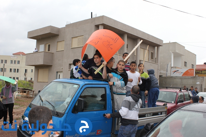 المئات من اهالي جلجولية يتظاهرون الأعمال الاجرامية التي نفذها المستوطنون في جلجولية